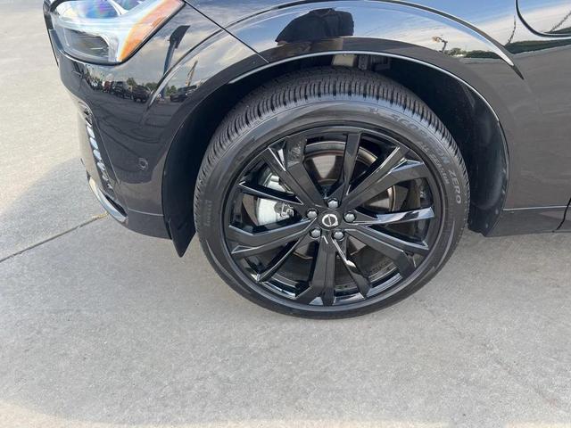 Photo of 2024 Onyx Black Metallic Volvo XC60 Recharge Plug-In Hybrid