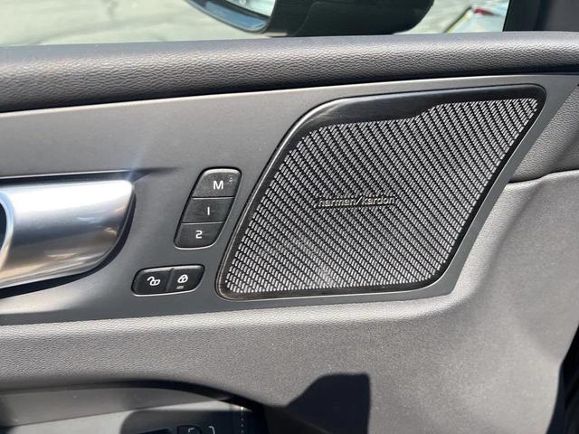 Photo of 2024 Onyx Black Metallic Volvo XC60 Recharge Plug-In Hybrid