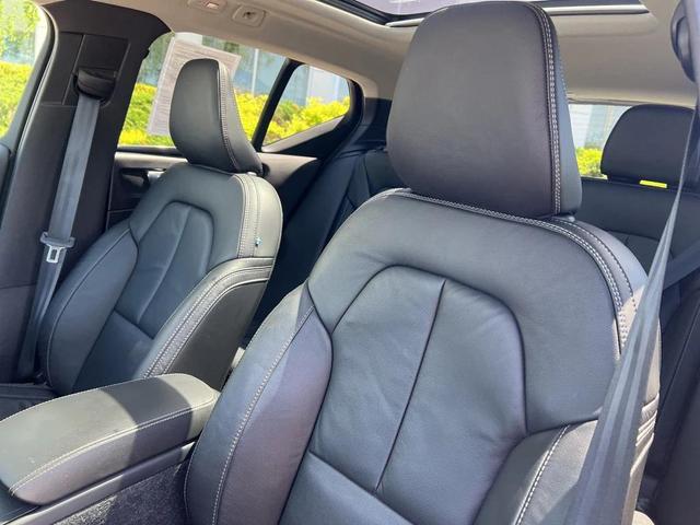 Photo of 2023 Fjord Blue Metallic Volvo XC40