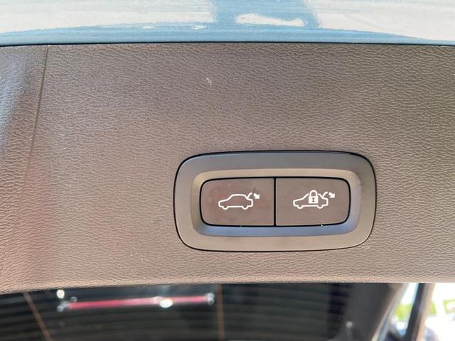Photo of 2023 Fjord Blue Metallic Volvo XC40