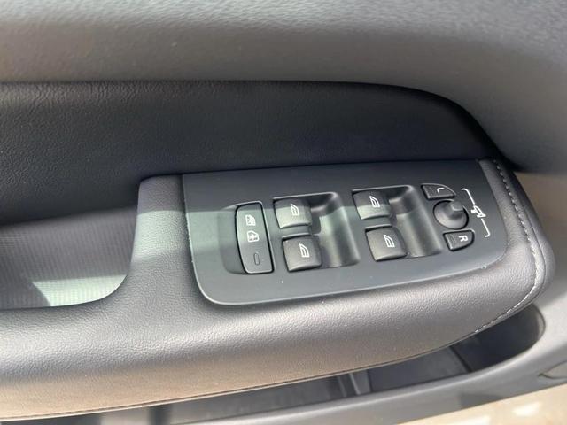 Photo of 2023 Denim Blue Metallic Volvo XC60