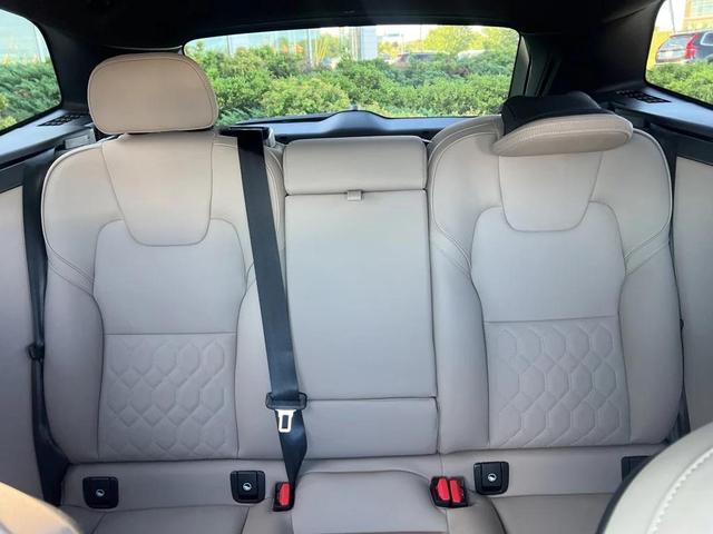 Photo of 2026 Crystal White Metallic Volvo XC60