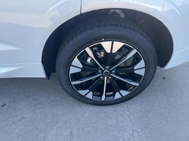 Photo of 2026 Crystal White Metallic Volvo XC60