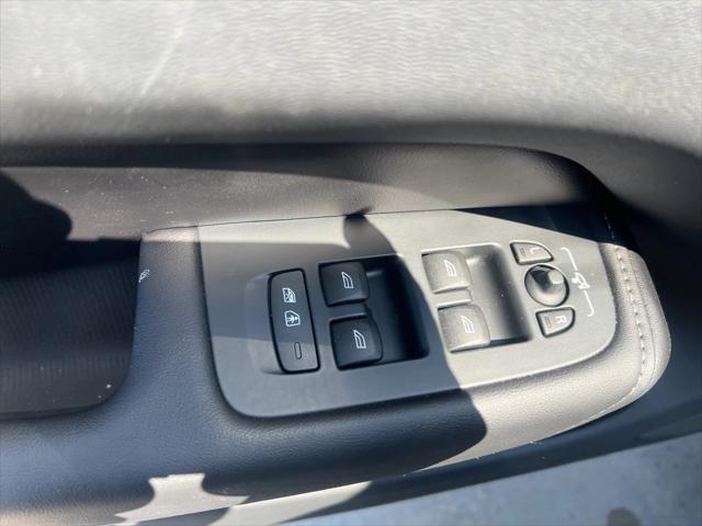 Photo of 2023 Bright Dusk Volvo XC60