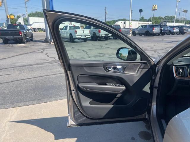 Photo of 2023 Bright Dusk Volvo XC60