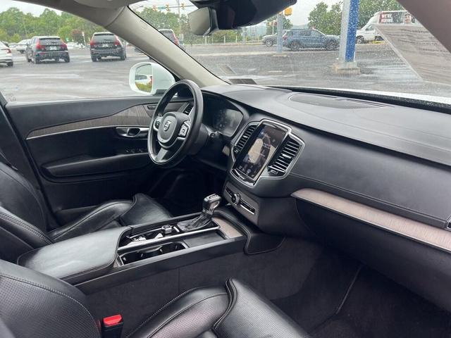 Photo of 2022 White Volvo XC90