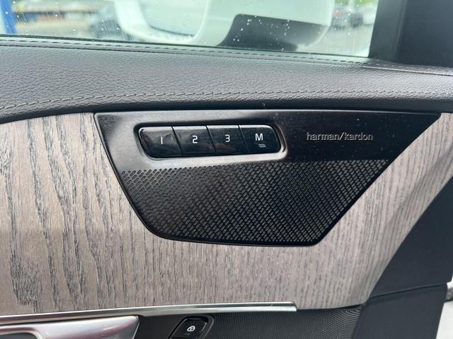 Photo of 2022 White Volvo XC90