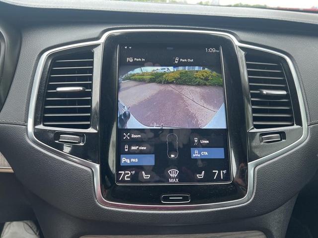 Photo of 2022 White Volvo XC90