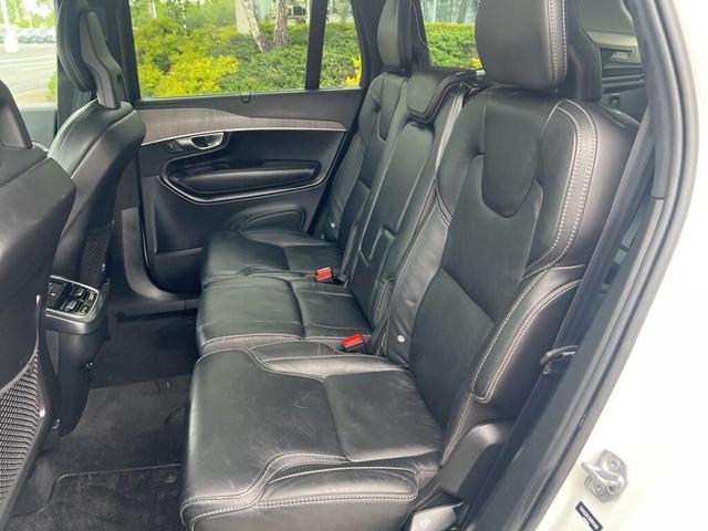 Photo of 2022 White Volvo XC90