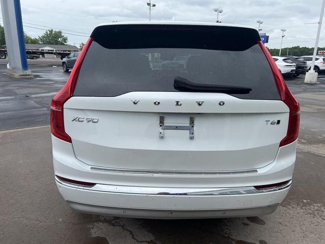 Photo of 2022 White Volvo XC90