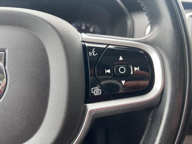 Photo of 2022 White Volvo XC90