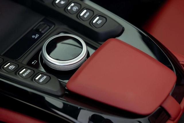 Photo of 2023 Magnetic Silver Aston Martin Vantage