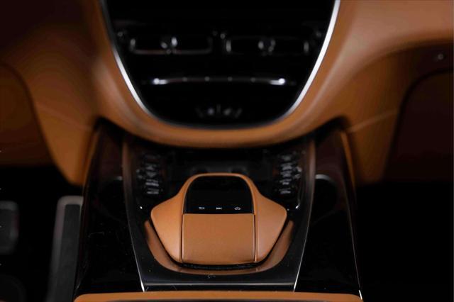 Photo of 2021 Lunar White Aston Martin DBX