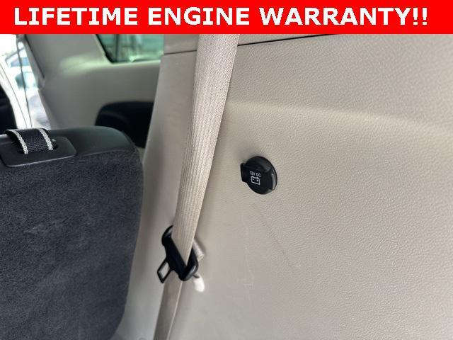 Photo of 2023 Bright White Clearcoat Chrysler Pacifica