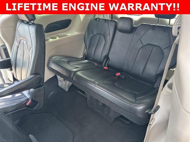 Photo of 2023 Bright White Clearcoat Chrysler Pacifica
