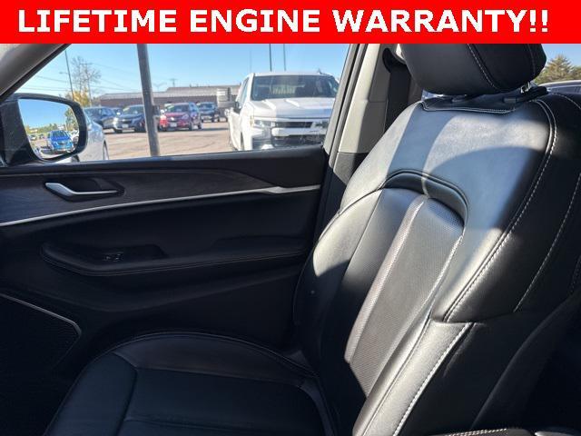 Photo of 2024 Diamond Black Crystal Pearlcoat Jeep Grand Cherokee