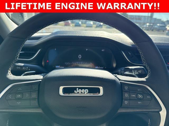 Photo of 2024 Diamond Black Crystal Pearlcoat Jeep Grand Cherokee