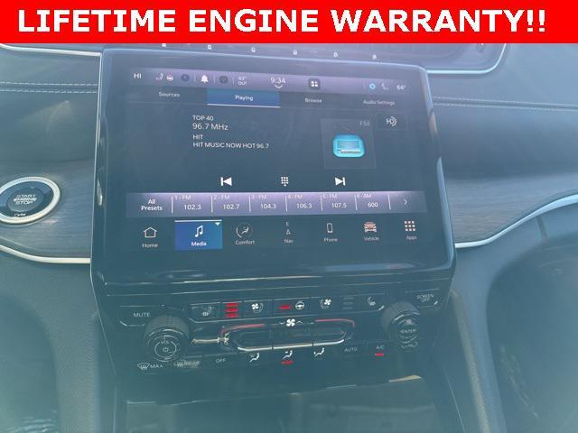 Photo of 2024 Diamond Black Crystal Pearlcoat Jeep Grand Cherokee