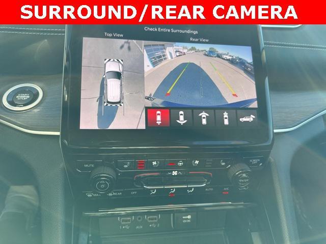Photo of 2024 Diamond Black Crystal Pearlcoat Jeep Grand Cherokee