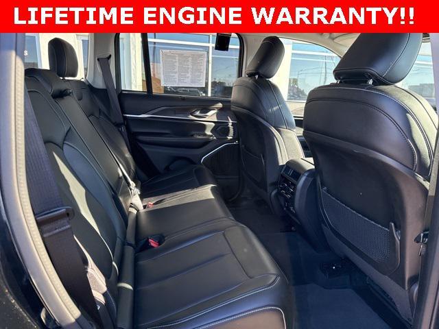 Photo of 2024 Diamond Black Crystal Pearlcoat Jeep Grand Cherokee