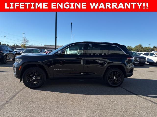 Photo of 2024 Diamond Black Crystal Pearlcoat Jeep Grand Cherokee