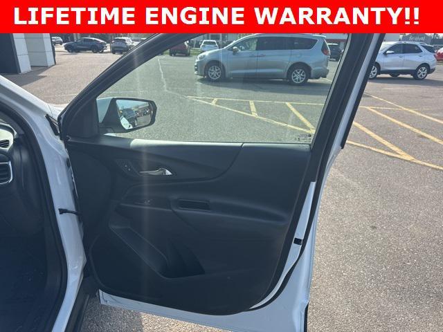 Photo of 2024 Summit White Chevrolet Equinox