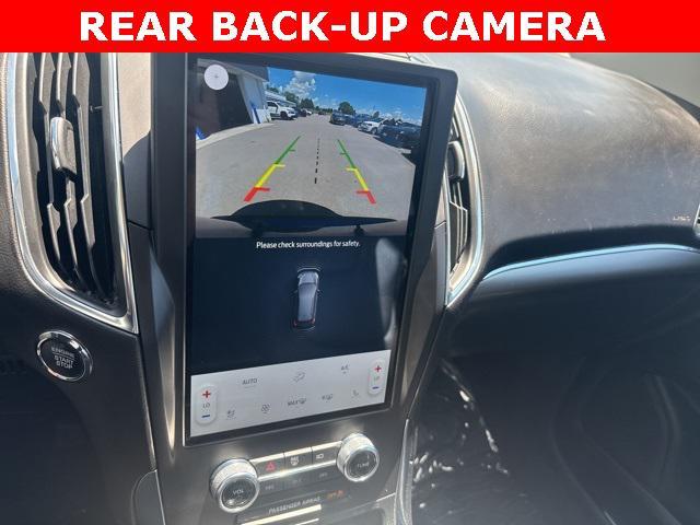 Photo of 2024 Blue Metallic Ford Edge