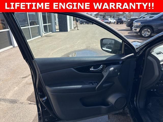 Photo of 2022 Magnetic Black Pearl Nissan Rogue Sport