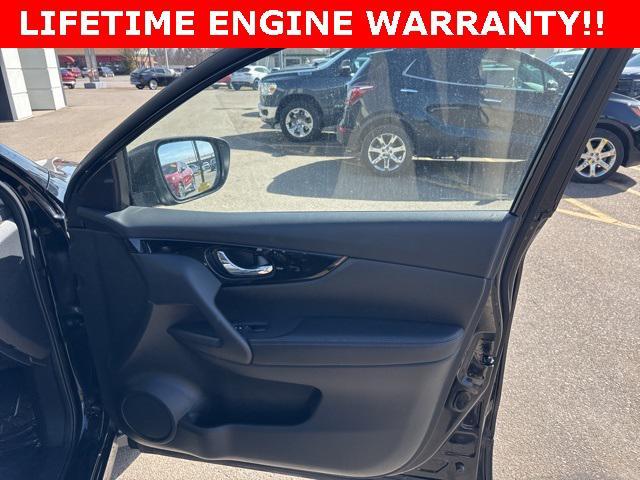 Photo of 2022 Magnetic Black Pearl Nissan Rogue Sport