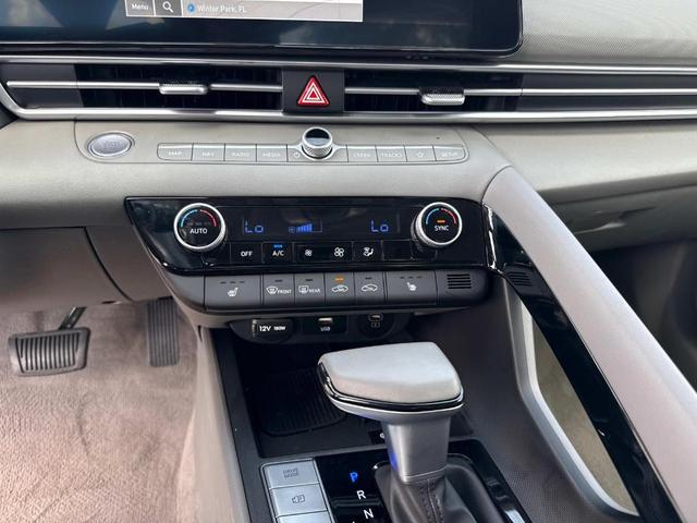 Photo of 2024 White Hyundai ELANTRA