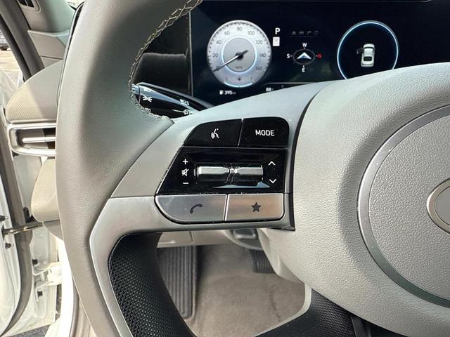 Photo of 2024 White Hyundai ELANTRA