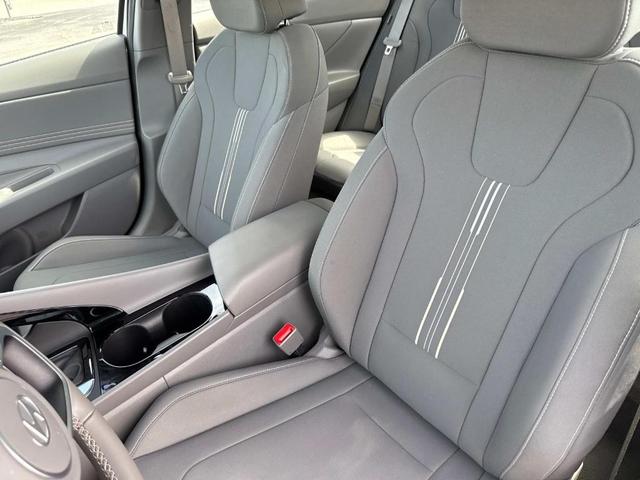 Photo of 2024 White Hyundai ELANTRA