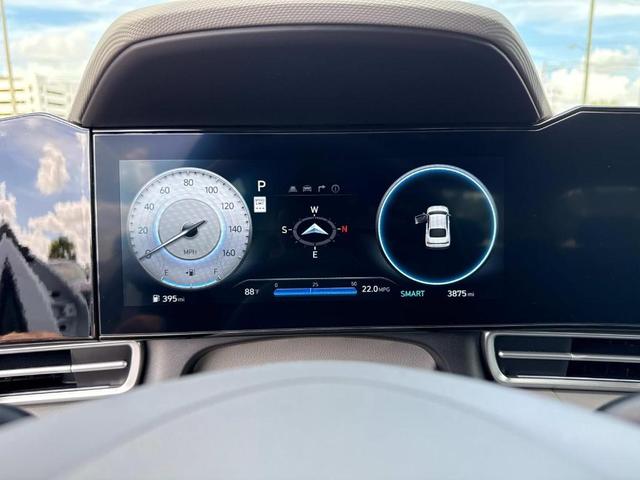 Photo of 2024 White Hyundai ELANTRA