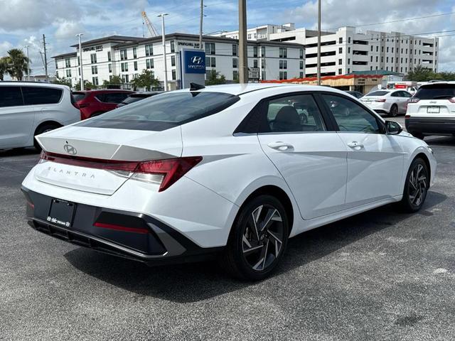 Photo of 2024 White Hyundai ELANTRA