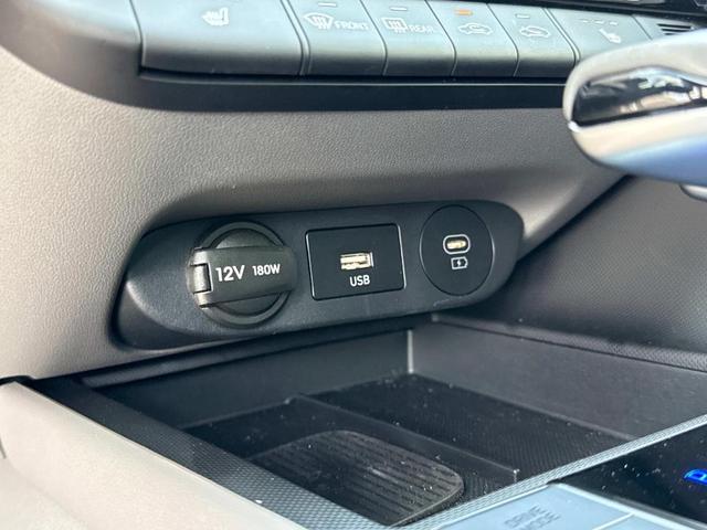 Photo of 2024 White Hyundai ELANTRA