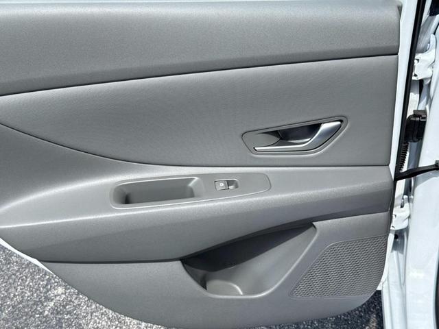 Photo of 2024 White Hyundai ELANTRA