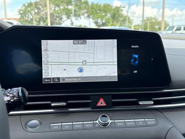 Photo of 2024 White Hyundai ELANTRA
