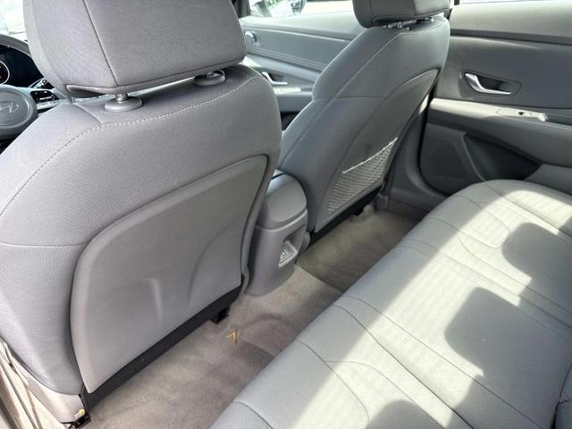Photo of 2024 White Hyundai ELANTRA