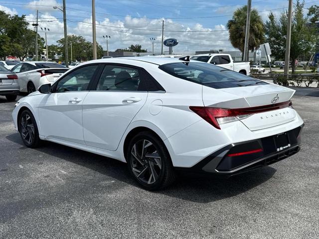 Photo of 2024 White Hyundai ELANTRA