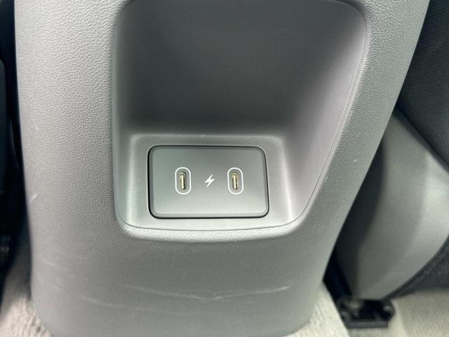 Photo of 2024 White Hyundai ELANTRA