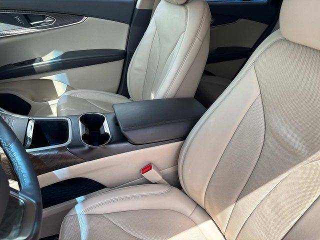Photo of 2019 Red Lincoln Nautilus