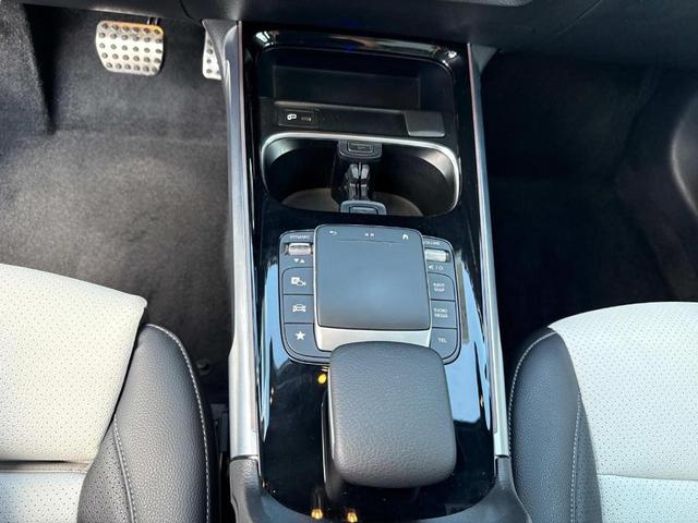 Photo of 2022 Silver Mercedes-Benz GLB 250