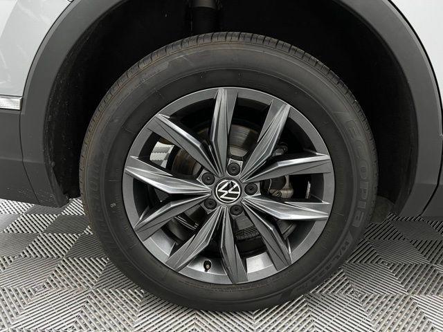 Photo of 2022 Silver Metallic Volkswagen Tiguan