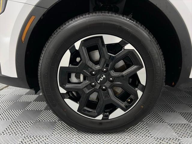 Photo of 2024 Glacial White Pearl Kia Sorento