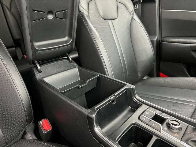 Photo of 2024 Glacial White Pearl Kia Sorento