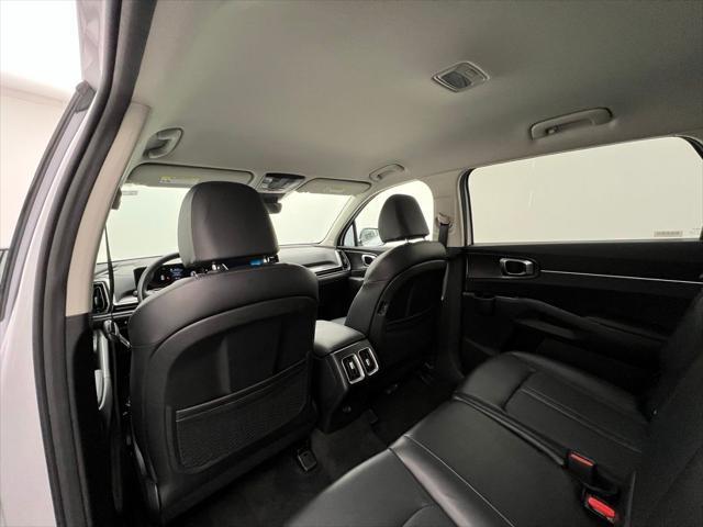 Photo of 2024 Glacial White Pearl Kia Sorento