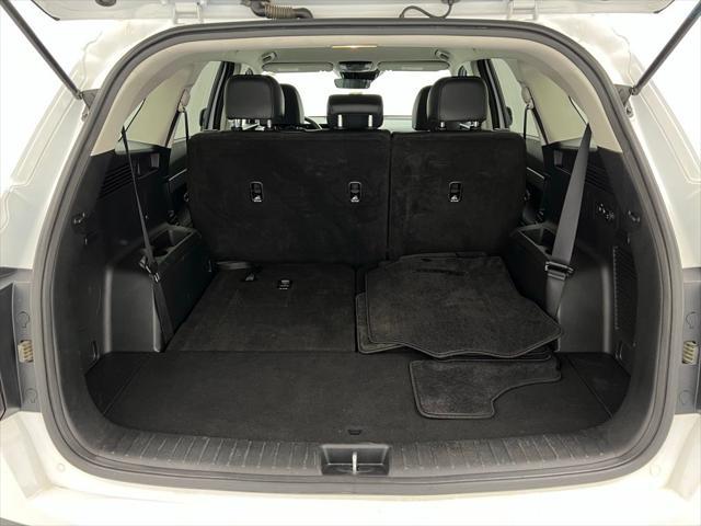 Photo of 2024 Glacial White Pearl Kia Sorento