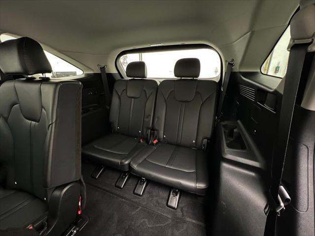 Photo of 2024 Glacial White Pearl Kia Sorento