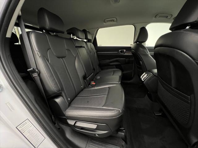 Photo of 2024 Glacial White Pearl Kia Sorento