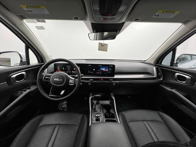 Photo of 2024 Glacial White Pearl Kia Sorento